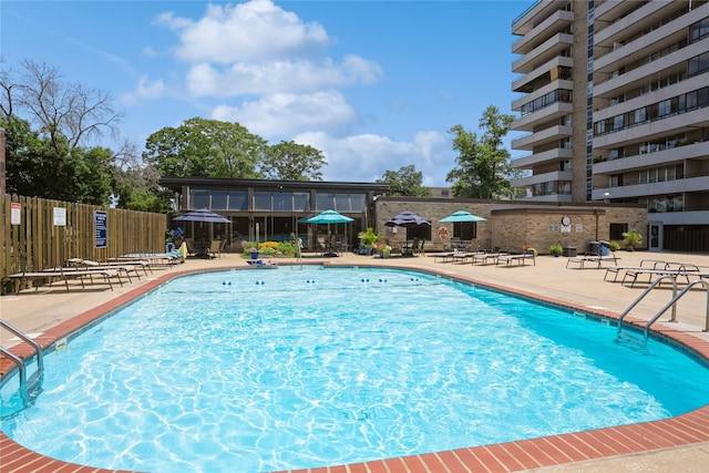 view of swimming pool featuring a patio