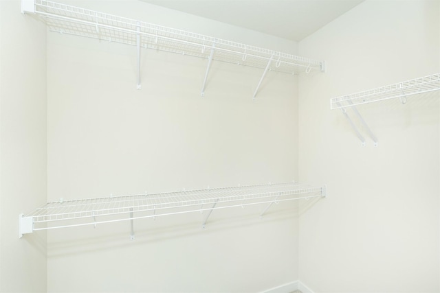 6573 NE 11th Ct, Des Moines, IA 50313 - view of spacious closet