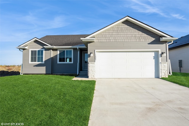 view of front of home featuring a front lawn and a garage