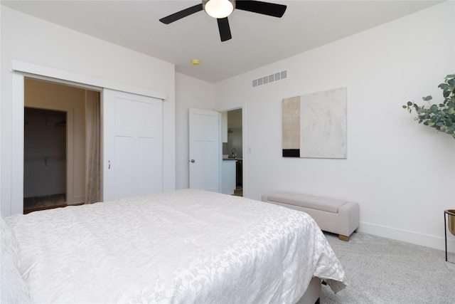 bedroom featuring carpet flooring, a ceiling fan, visible vents, baseboards, and a closet