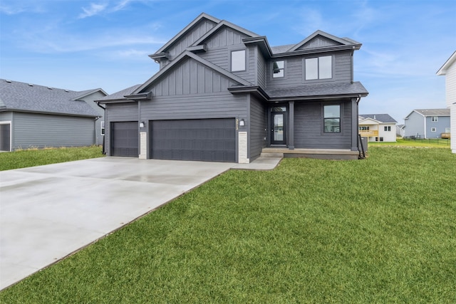 view of front of property featuring a front yard