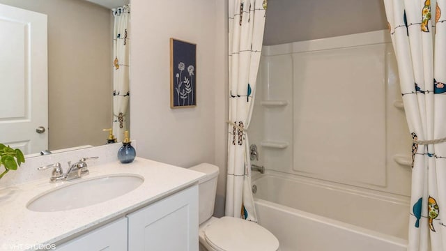 full bathroom featuring shower / tub combo with curtain, vanity, and toilet