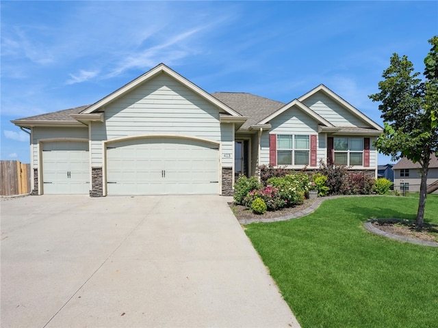 view of front facade featuring a garage and a front yard