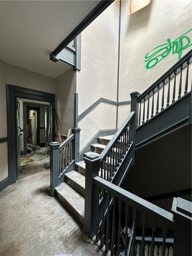 1427 5th Ave, Des Moines, IA 50314 - view of stairs