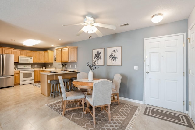 dining space with recessed lighting, visible vents, baseboards, and ceiling fan