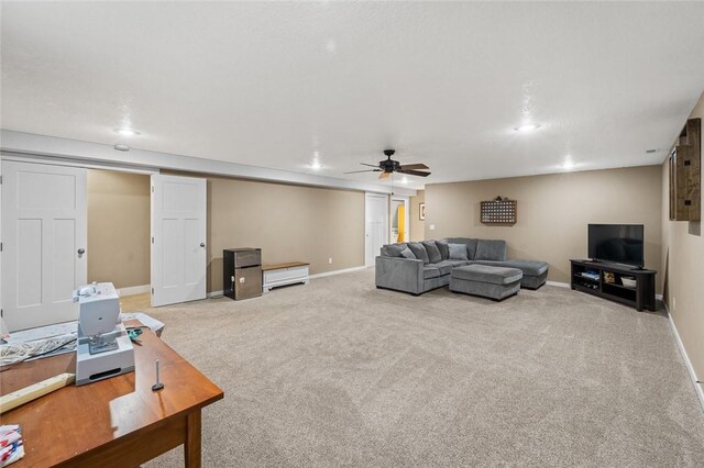 carpeted living room featuring ceiling fan