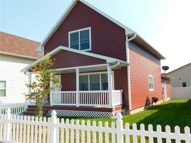 view of front of home featuring a porch and a front yard