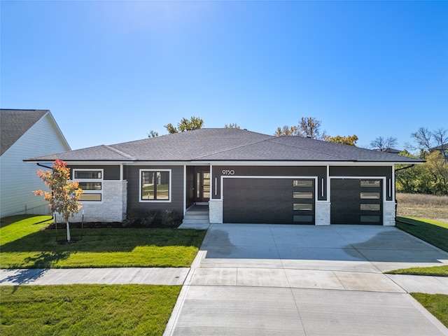 view of front facade featuring a garage and a front lawn