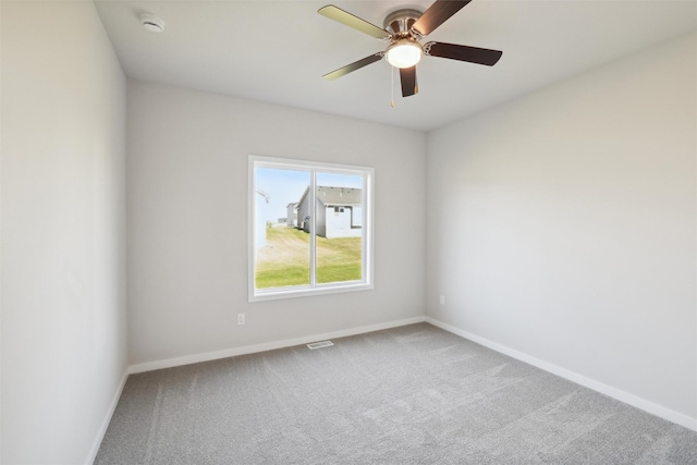 carpeted empty room featuring ceiling fan