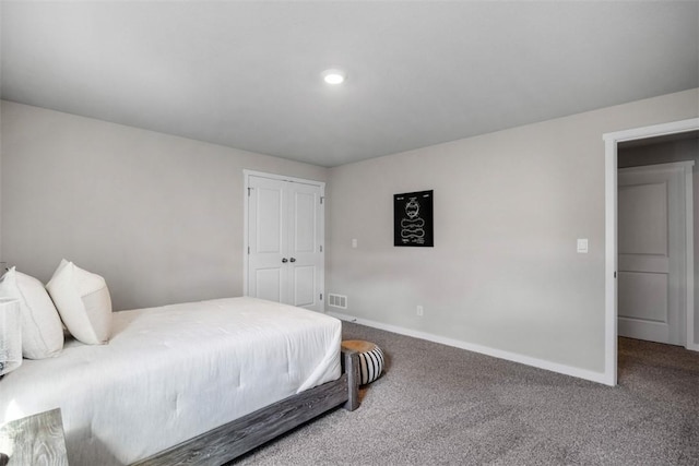 bedroom with carpet, a closet, visible vents, and baseboards