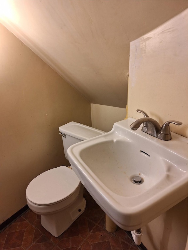 317 7th St, West Des Moines, IA 50265 - bathroom with toilet