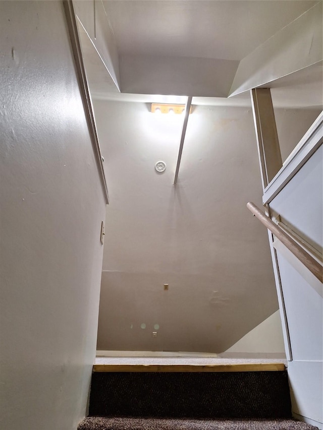 317 7th St, West Des Moines, IA 50265 - view of stairway