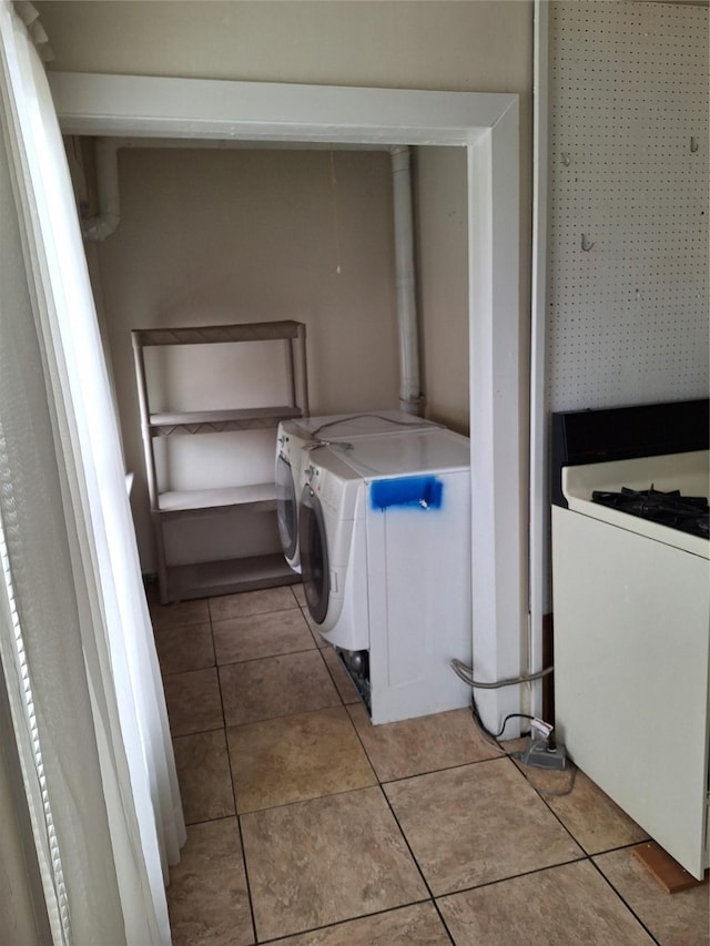 317 7th St, West Des Moines, IA 50265 - laundry room featuring separate washer and dryer and tile patterned flooring