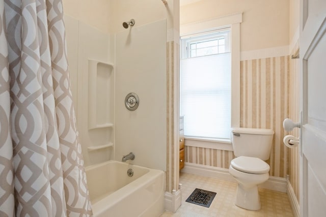 bathroom featuring shower / bath combo and toilet