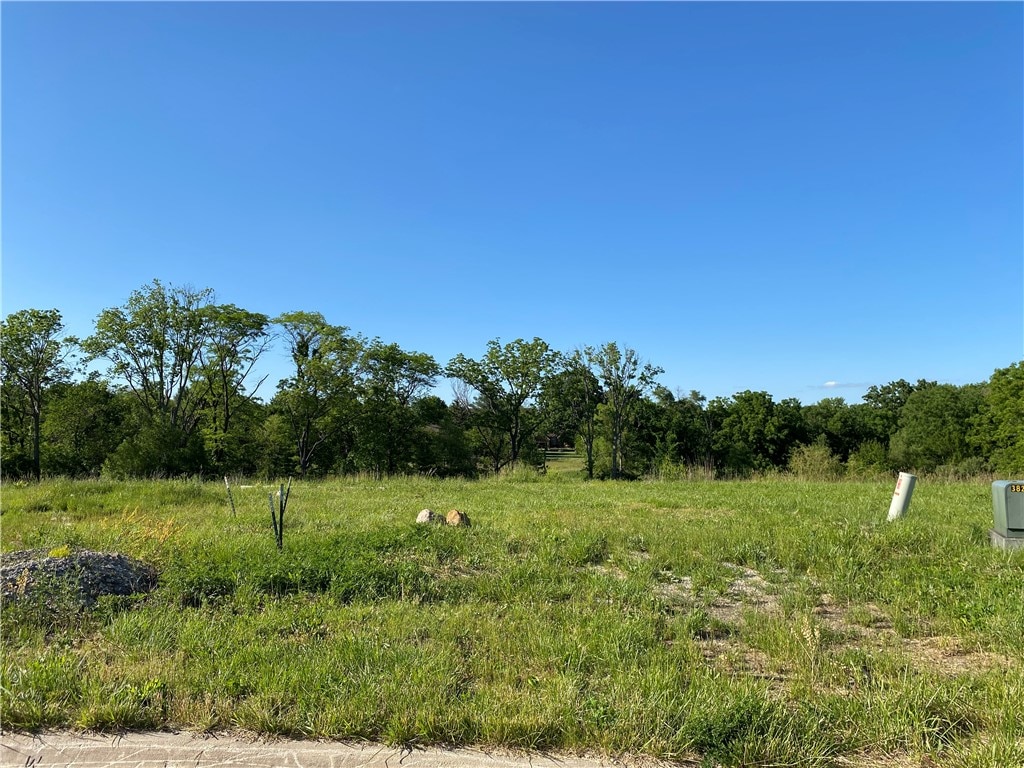 3805 Woodland Ct, Waukee, IA 50263
