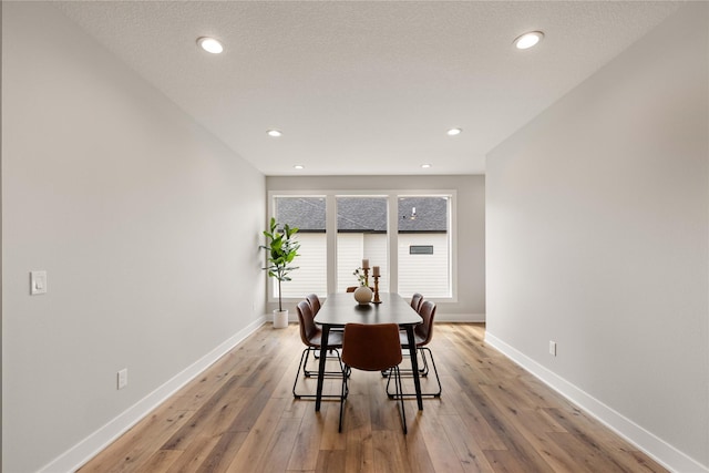 dining area with light wood-style floors, recessed lighting, and baseboards