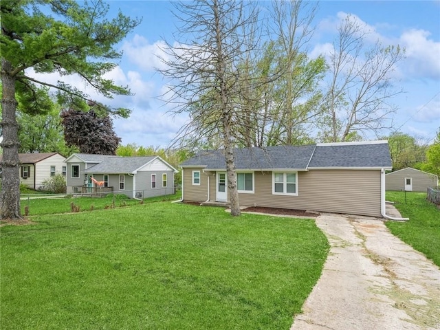 back of house featuring a lawn