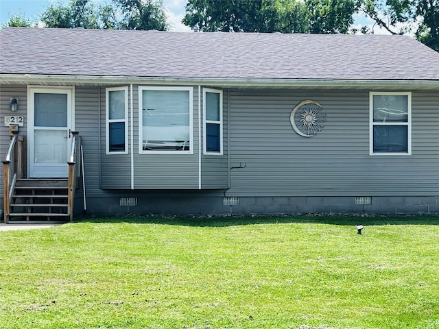 view of front of home featuring a front lawn