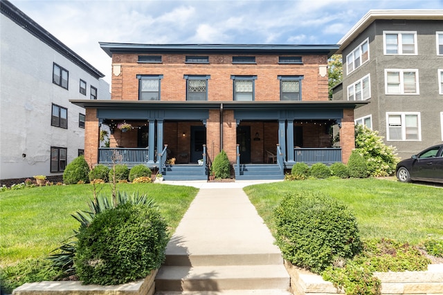 view of front of property featuring a porch and a front lawn