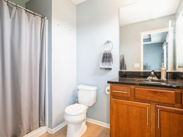 full bath featuring tile patterned flooring, toilet, vanity, and a shower with shower curtain