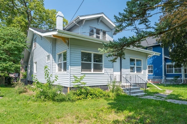 view of front of house with a front lawn