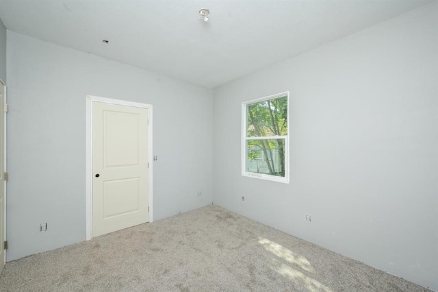 1125 Clinton Ave, Des Moines, IA 50313 - view of carpeted empty room