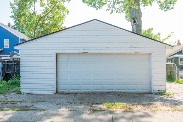 1125 Clinton Ave, Des Moines, IA 50313 - view of detached garage