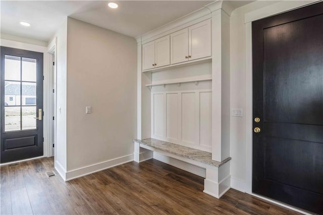 mudroom with dark wood-type flooring, recessed lighting, and baseboards