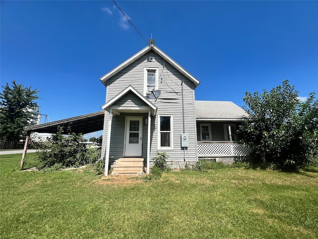 view of front of house featuring a front lawn