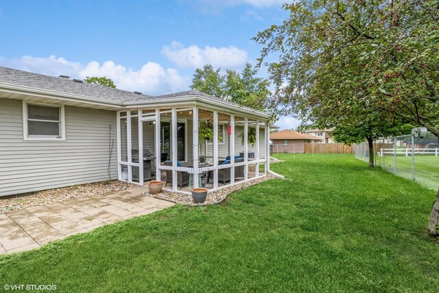 view of yard featuring a patio