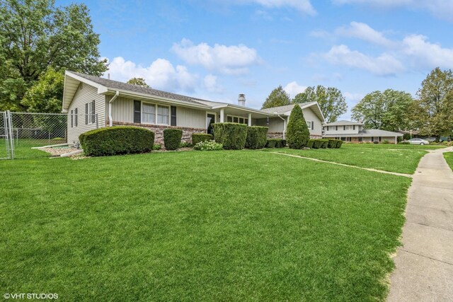 single story home with a front yard