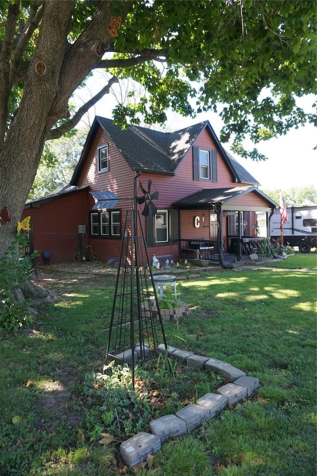 back of house featuring a yard