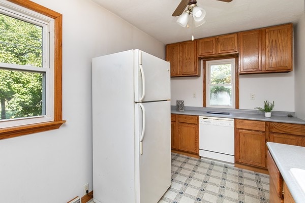 kitchen featuring ceiling fan and white appliances