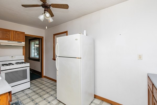 kitchen featuring ceiling fan and white appliances