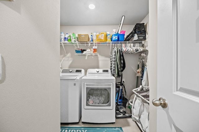 laundry room with laundry area and washer and clothes dryer