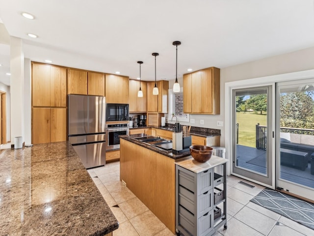 kitchen featuring visible vents, appliances with stainless steel finishes, hanging light fixtures, a sink, and recessed lighting