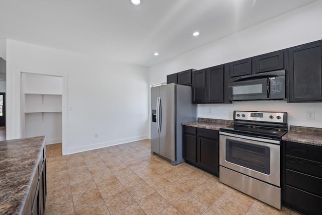 kitchen with baseboards, recessed lighting, stainless steel appliances, dark countertops, and dark cabinets