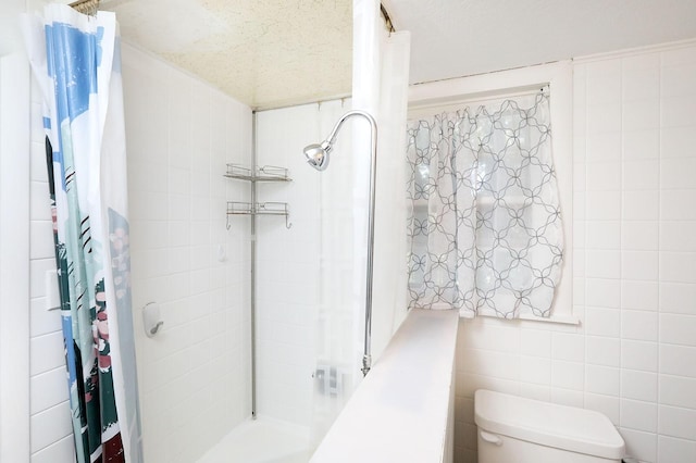 bathroom featuring shower / bath combo with shower curtain, tile walls, and toilet