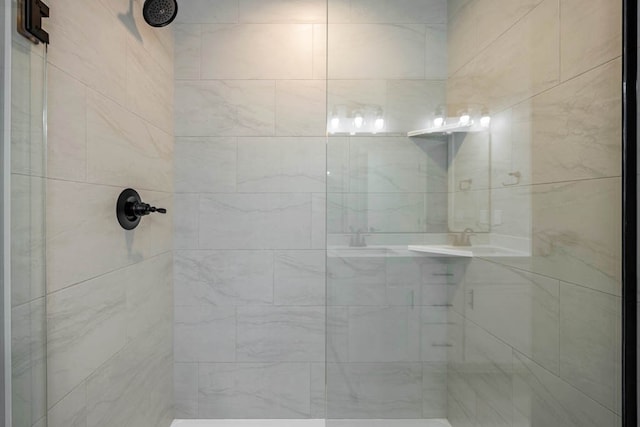 bathroom featuring tiled shower