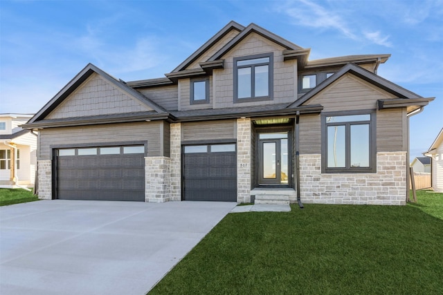 view of front of home featuring a front yard