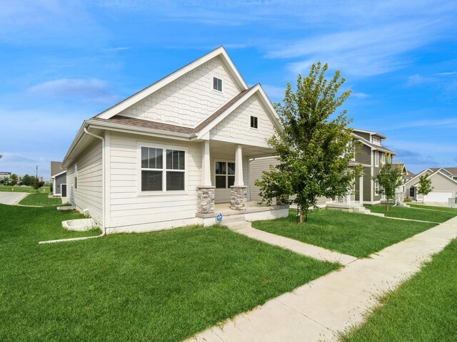 craftsman house with covered porch and a front lawn