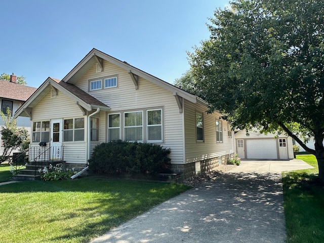 view of front facade featuring an outdoor structure, a garage, and a front yard