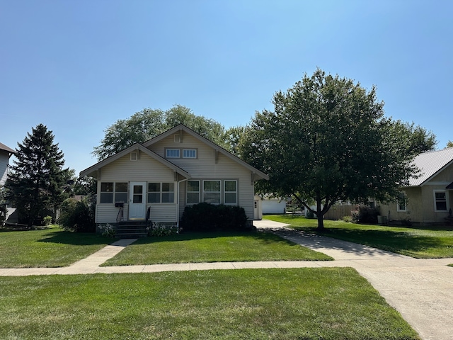 view of front of property with a front yard