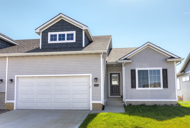 view of front of home featuring a front lawn and a garage