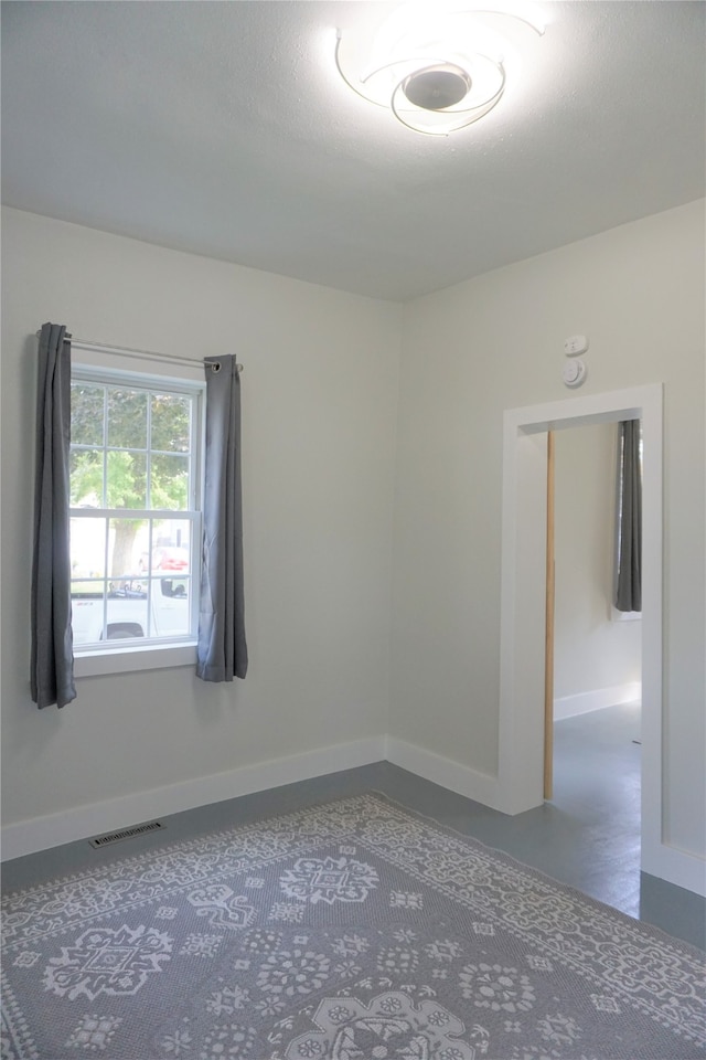 spare room featuring concrete floors