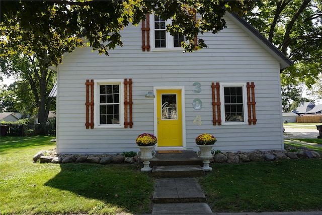 view of front of home with a front lawn