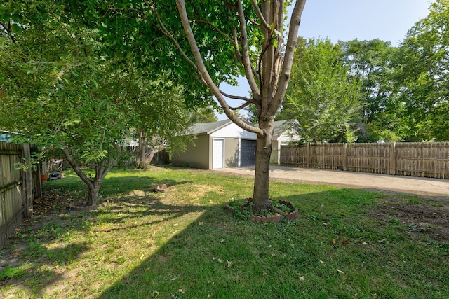 view of yard with a shed