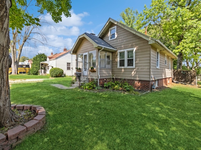 view of front of property with a front lawn