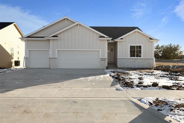 view of front facade with a garage