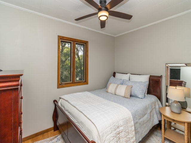 bedroom with light hardwood / wood-style flooring, crown molding, and ceiling fan